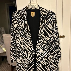 Kasper zebra strip blazer size 16. Wear open or Hook and eye closure.